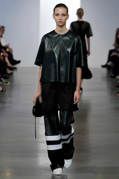 Look 15